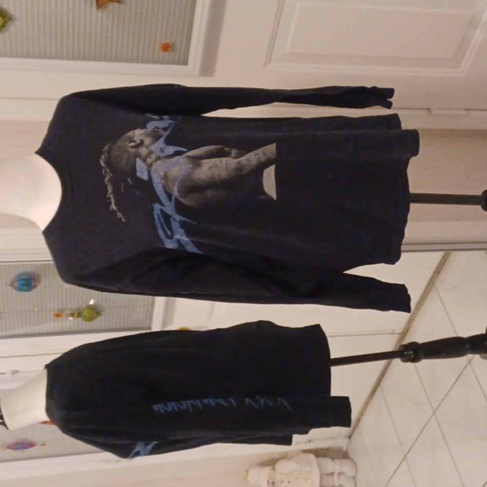 4/$40 Black Long Sleeve Graphic Tee - Size Medium